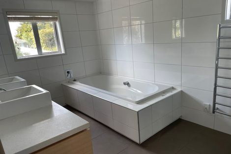 Photo of property in 18 Bryndwr Road, Fendalton, Christchurch, 8052