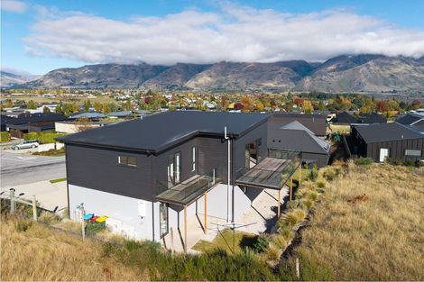 Photo of property in 60 Kirimoko Crescent, Wanaka, 9305