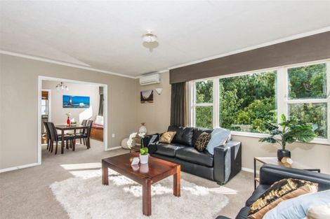 Photo of property in 4 Westleigh Way, Newlands, Wellington, 6037