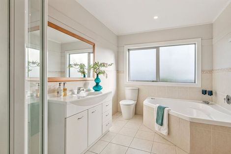 Photo of property in 44 Grenada Avenue, Forrest Hill, Auckland, 0620