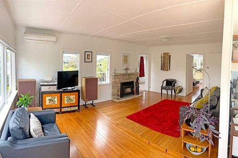Photo of property in 986 Beach Road, Torbay, Auckland, 0630