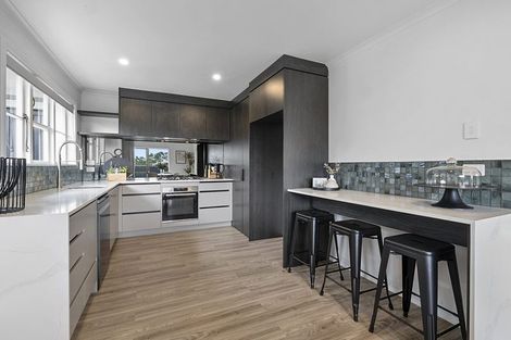 Photo of property in 390 Mangorei Road, Merrilands, New Plymouth, 4312