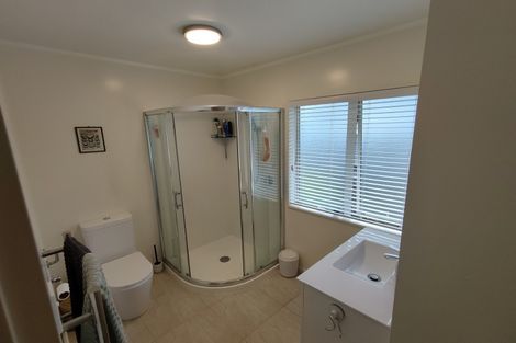Photo of property in 2/28 Caribbean Drive, Unsworth Heights, Auckland, 0632