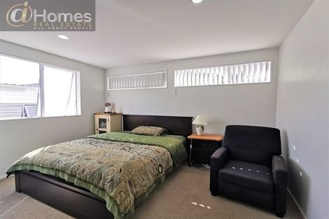 Photo of property in 92 Kaipatiki Road, Glenfield, Auckland, 0629