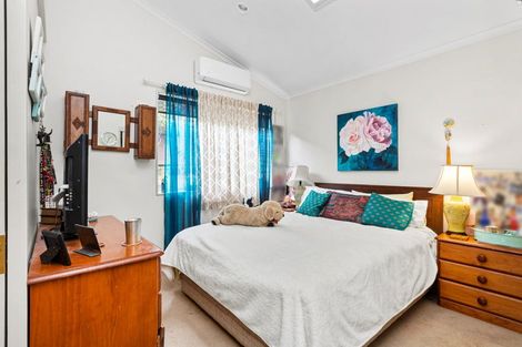 Photo of property in 17 Griffen Park Road, Mount Roskill, Auckland, 1041