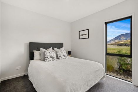 Photo of property in 33 Mulholland Drive, Jacks Point, 9371