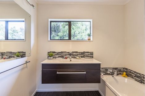 Photo of property in 81 Almadale Road, Cheltenham, Feilding, 4777