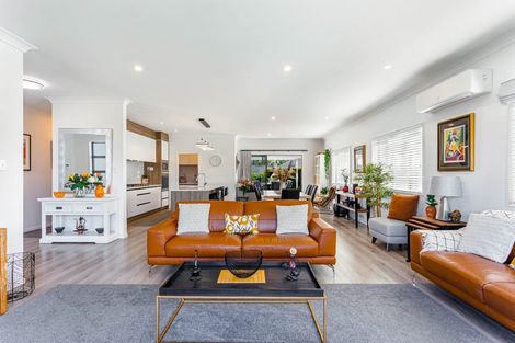 Photo of property in 54 Fruitlands Road, Kumeu, 0810