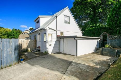 Photo of property in 2/15 Lambrown Drive, Totara Vale, Auckland, 0629