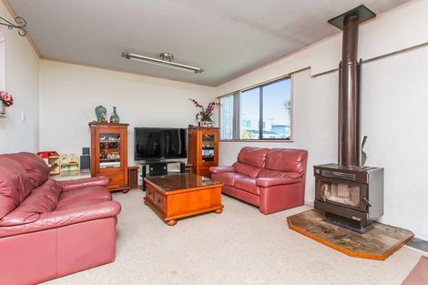 Photo of property in 92 Lincoln Park Avenue, Massey, Auckland, 0614