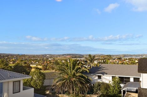 Photo of property in 11 Matisse Drive, West Harbour, Auckland, 0618