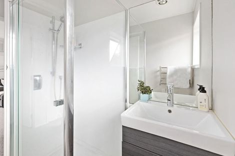 Photo of property in 1/20 Gladys Avenue, Glenfield, Auckland, 0629