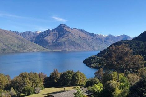 Photo of property in Arno Apartment, 7/8 Mckerrow Place, Sunshine Bay, Queenstown, 9300