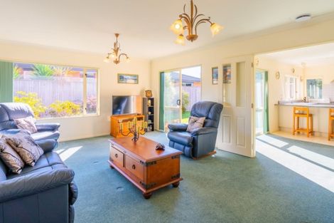Photo of property in 35 Campion Road, Waikanae Beach, Waikanae, 5036