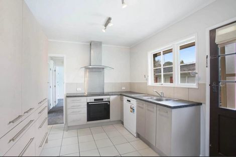 Photo of property in 2/14 Ellice Road, Totara Vale, Auckland, 0629