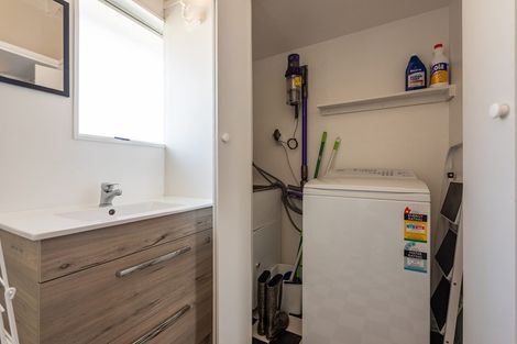 Photo of property in 24/125 Queens Drive, Lyall Bay, Wellington, 6022