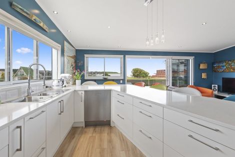 Photo of property in 18 Robbie Street, Foxton Beach, Foxton, 4815