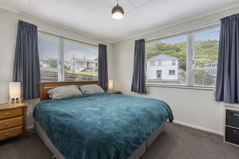 Photo of property in 2 Mahinawa Street, Takapuwahia, Porirua, 5022