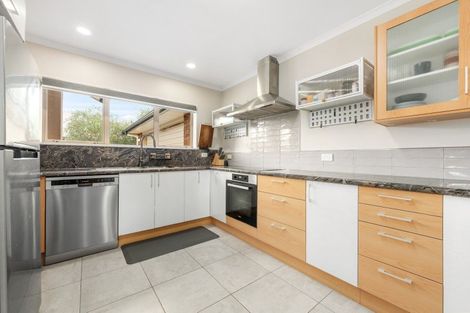 Photo of property in 11 Chestnut Close, Kelvin Grove, Palmerston North, 4414