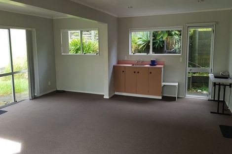 Photo of property in 23 Trias Road, Totara Vale, Auckland, 0629