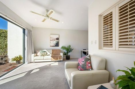Photo of property in 8/9-13 Fields Parade, Oteha, Auckland, 0632