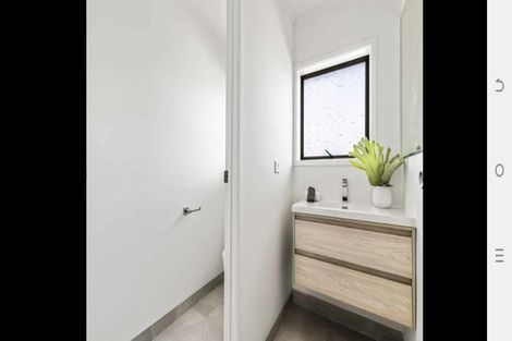 Photo of property in 1/14a Kurnell Drive, Botany Downs, Auckland, 2010