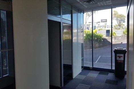 Photo of property in 2/4 Meadowland Drive, Somerville, Auckland, 2014