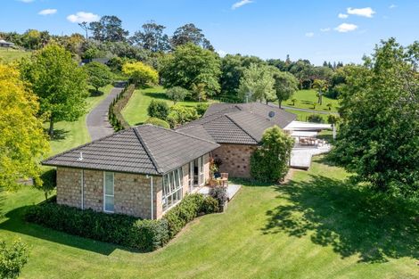 Photo of property in 85 Whangaparaoa Road, Red Beach, 0932