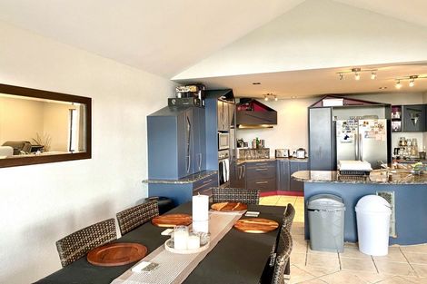 Photo of property in 473 East Coast Road, Murrays Bay, Auckland, 0630