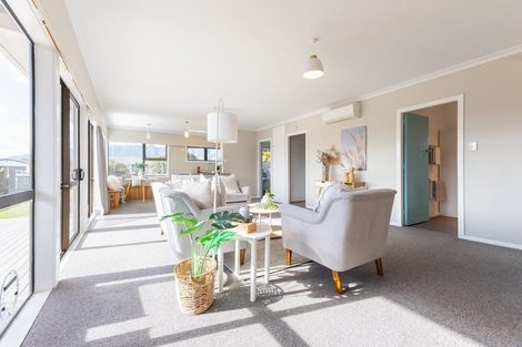 Photo of property in 26 Reeves Street, Waikanae Beach, Waikanae, 5036