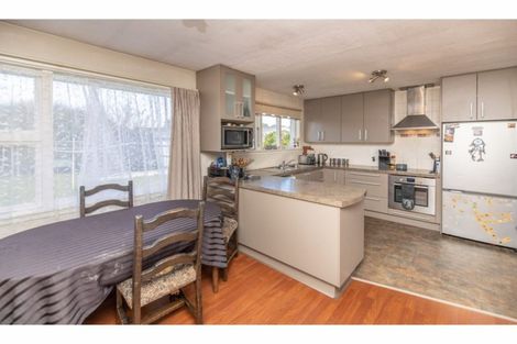 Photo of property in 11 Masham Road, Broomfield, Christchurch, 8042