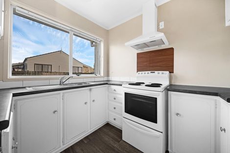 Photo of property in 2/11 Sharivari Place, Conifer Grove, Takanini, 2112