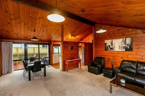 Photo of property in 15 Hickford Place, Okato, 4335