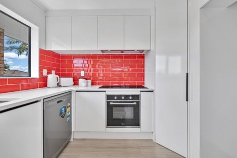 Photo of property in 60 Robert Ross Place, Clendon Park, Auckland, 2103