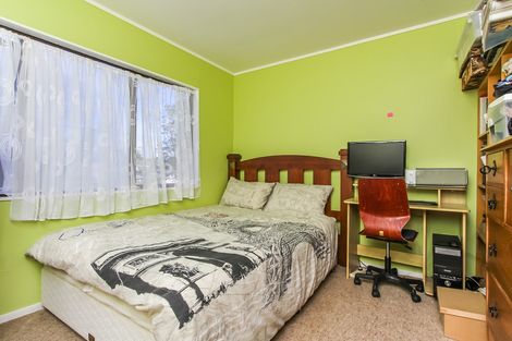 Photo of property in 92 Lincoln Park Avenue, Massey, Auckland, 0614