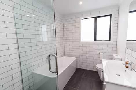 Photo of property in 41 Glanmire Road, Newlands, Wellington, 6037