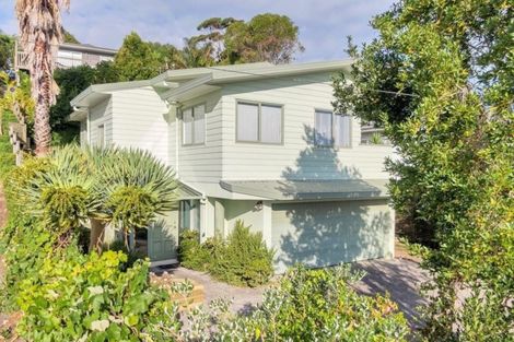Photo of property in 33 Rangeview Road, Sunnyvale, Auckland, 0612