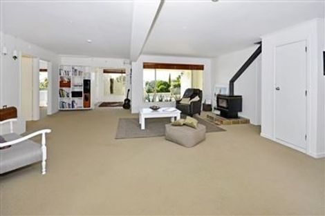 Photo of property in 28 Churchill Road, Murrays Bay, Auckland, 0630