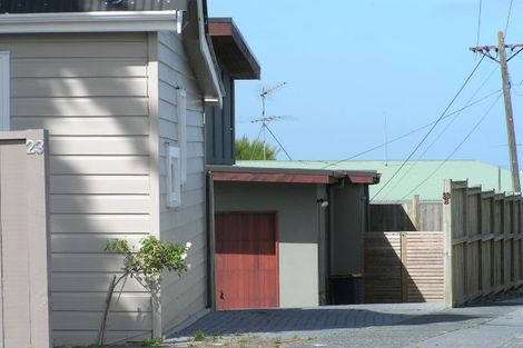 Photo of property in 2/23a Gladstone Road, Northcote, Auckland, 0627