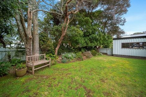 Photo of property in 32 Kauri Street, Merrilands, New Plymouth, 4312