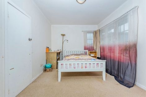 Photo of property in 5 Toru Street, Te Atatu Peninsula, Auckland, 0610