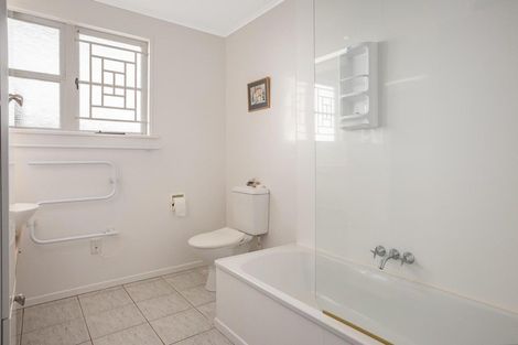 Photo of property in 54 Seaview Road, Paremata, Porirua, 5024