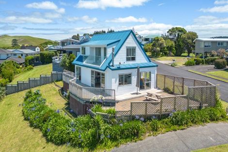 Photo of property in 407 Onemana Drive, Onemana, Whangamata, 3691