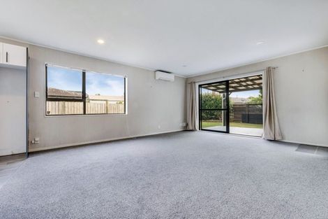 Photo of property in 2/11 Beaumaris Way, Conifer Grove, Takanini, 2112