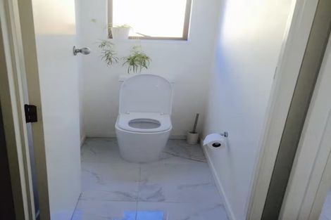 Photo of property in 2/60 Hastings Road, Mairangi Bay, Auckland, 0630