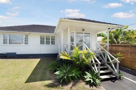 Photo of property in 16 Coniston Avenue, Te Atatu South, Auckland, 0610