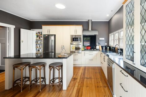 Photo of property in 69 Forest Lake Road, Forest Lake, Hamilton, 3200