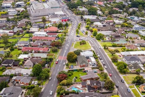 Photo of property in 19 Knights Road, Rothesay Bay, Auckland, 0630
