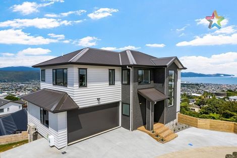 Photo of property in 8 Poto Road, Normandale, Lower Hutt, 5010