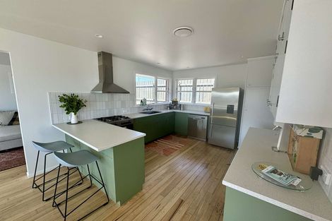 Photo of property in 10 Tirowhanga Road, Paremata, Porirua, 5024